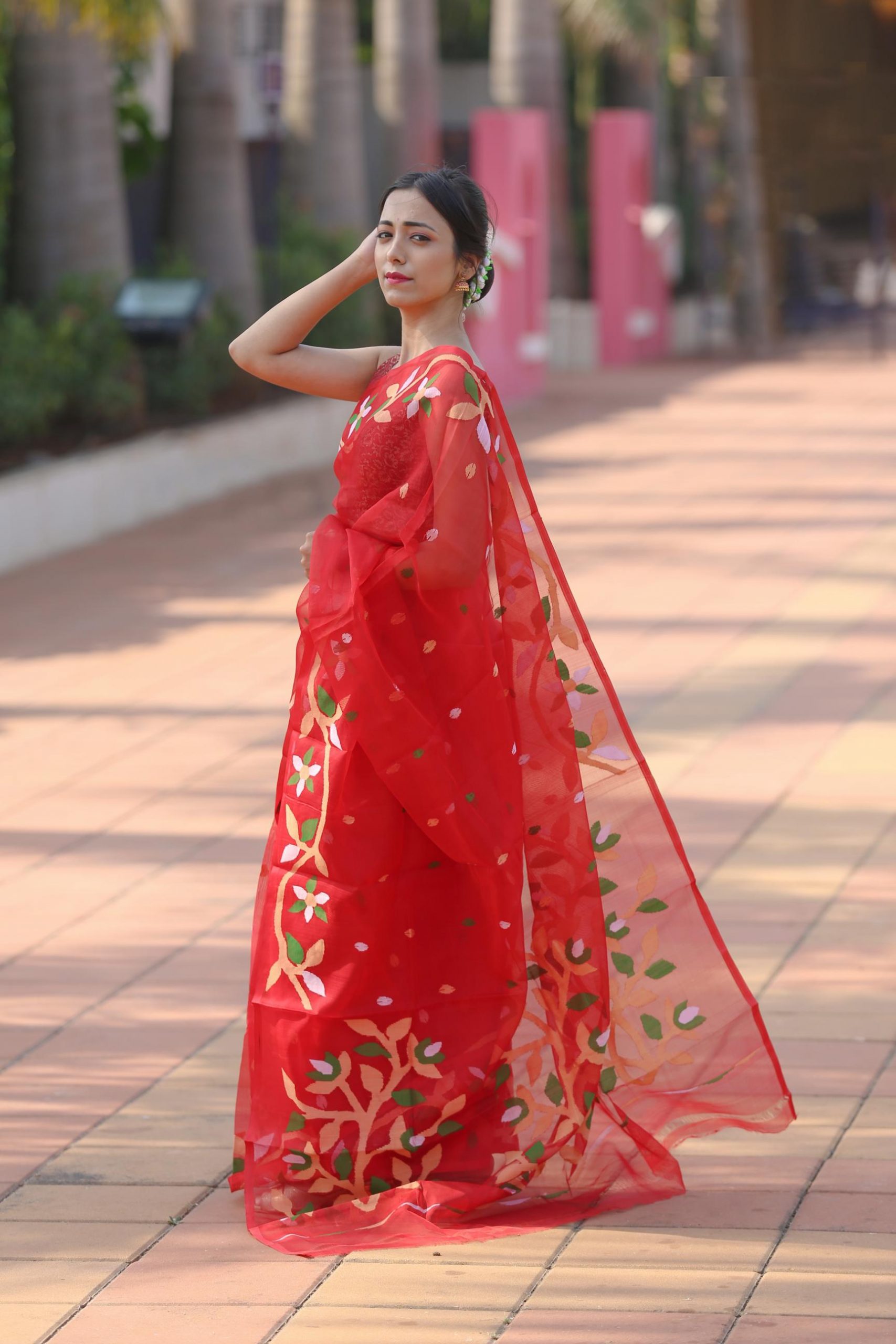 This is too gorgeous to handle, too elegant to ignore. A Red Dhakai Jamdani  is perfect for anyone of any age. It's a must-have for your summer wardrobe.